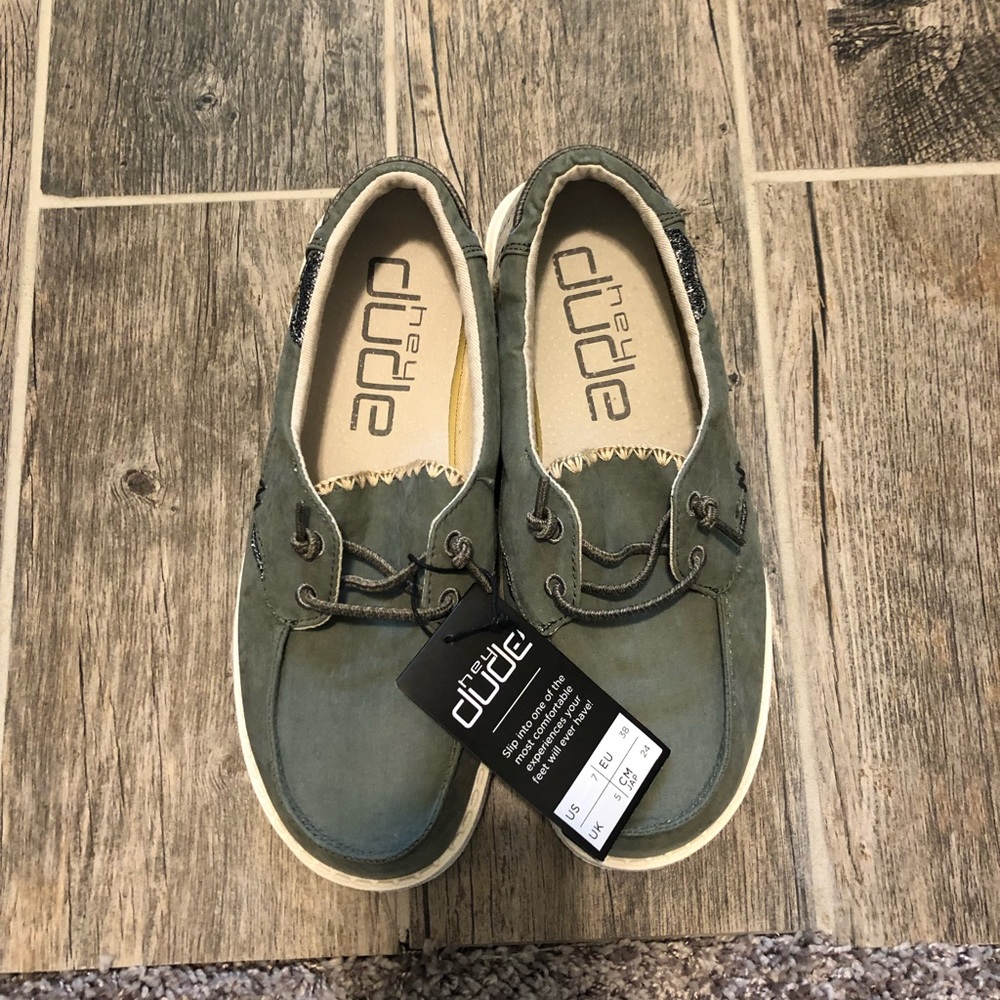 *Never Worn* Hey Dude Size 7 Women’s Shoes